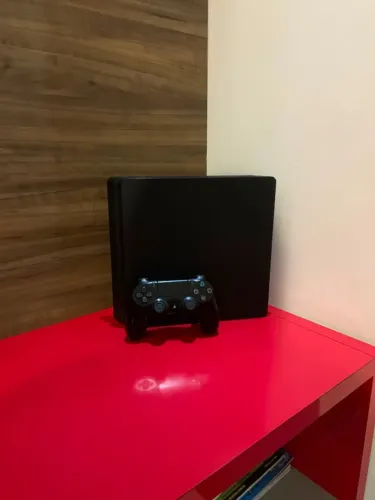 PLAYSTATION 4