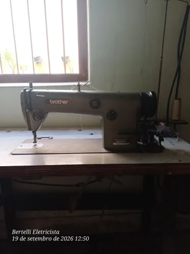 Máquina de costura reta industrial 