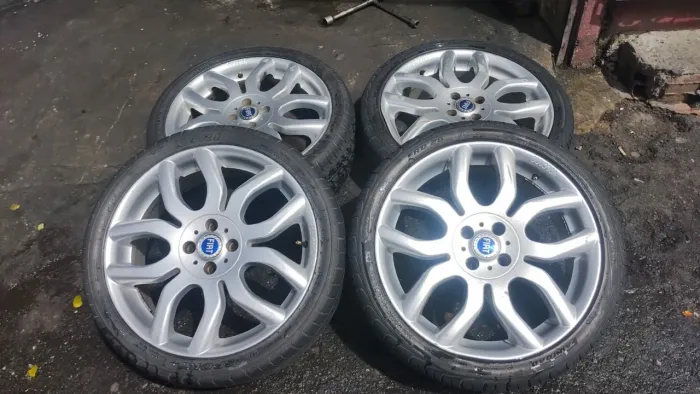Roda aro 18 4x98 exclusivo para os veículos Fiat , Renault, Chevrolet com pneus 