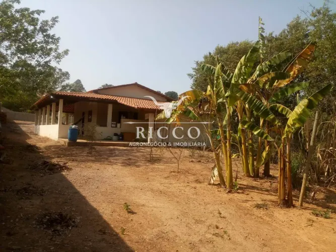 CHÁCARA À VENDA EM BELA VISTA DE GOIÁS  3.000 M² COM FUNDO PARA O RIO