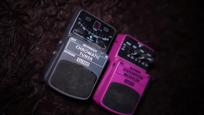Lote Pedais Guitarra Behringer TU300 + DM100