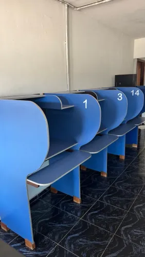 Mesa de computador, bancada de trabalho, escritório