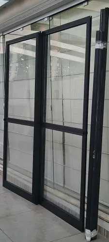 Porta de Alumínio Preta (Com Fechadura ) - 2,00 x 2,18m