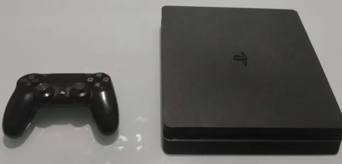 Vendo ps4 slim 500gb vários jogos 1 manete