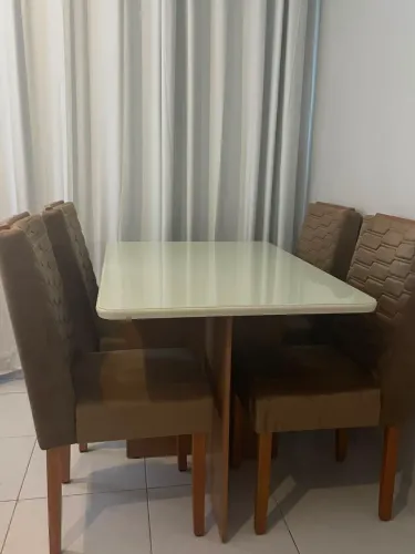 Mesa com 4 cadeiras
