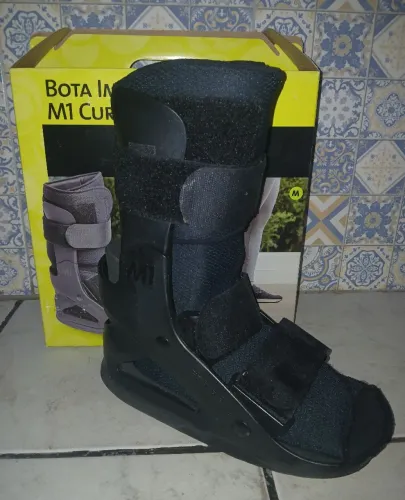 Vendo bota Ortopédica da marca Mercur, Tam M, Cano curto.