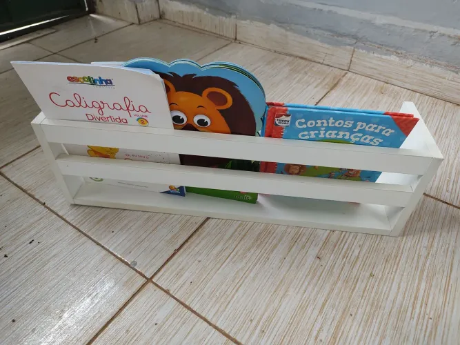 Prateleira para livros, revistas e brinquedos infantis