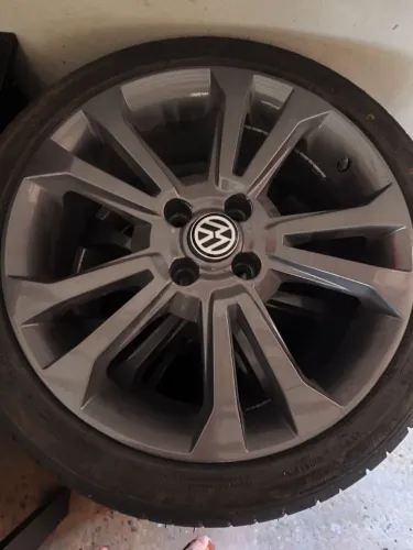 Vendo rodas 17 com pneus novos 