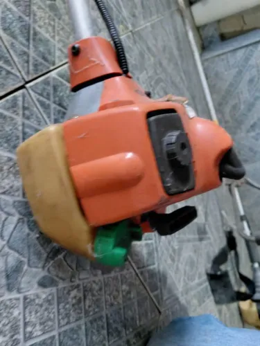 Roçadeira husqvarna usada modelo 323r 