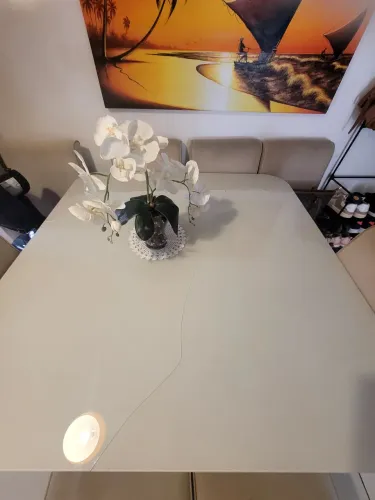 Vendo mesa de oito lugares c/4 cadeiras