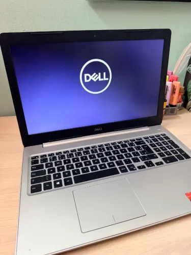Notebook Dell core i7 8550u 16Gb Vídeo dedicado RADEON