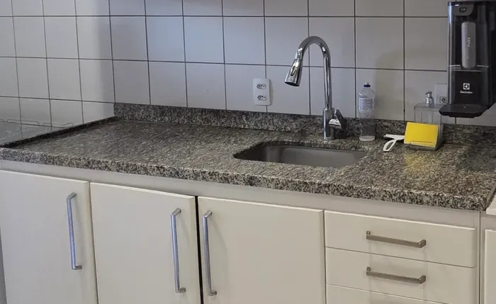 Bancada de Granito 1,40 x 0,60m com Cuba de Inox