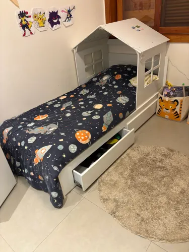Cama de Madrira Branca com Casinha Iluminação gavetas