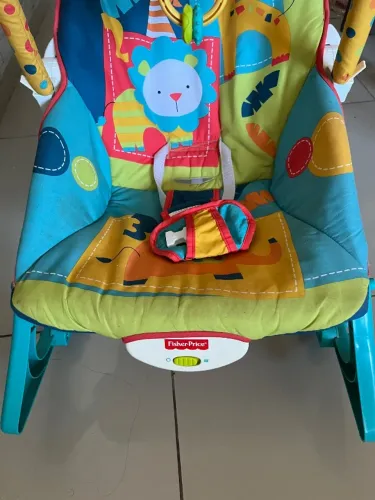 Cadeirinha de balanço Musical vibratória fischer price SUPER BEM CONSERVADA. Pouco usada.