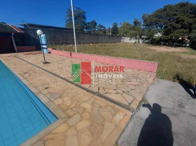 Chácara à venda no Pinheirinho em Vinhedo com piscina e terreno plano de 1.351 m²
