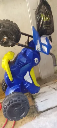 Moto de criança olha descrição