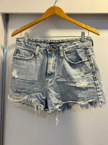 Shorts Jeans Estilo Destroyed