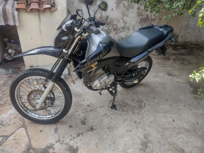 Vendo broz baixa quilometragem e be conservada