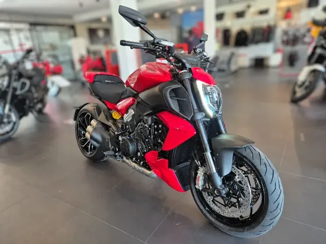 Ducati Diavel V4 2026