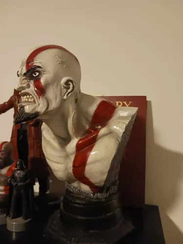 Action figure kratos god of war