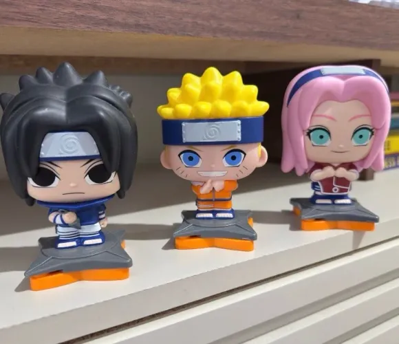 Kit Bonecos Naruto, Sasuke e Sakura - com chaveiro.