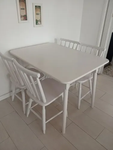 Mesa com 4 cadeiras