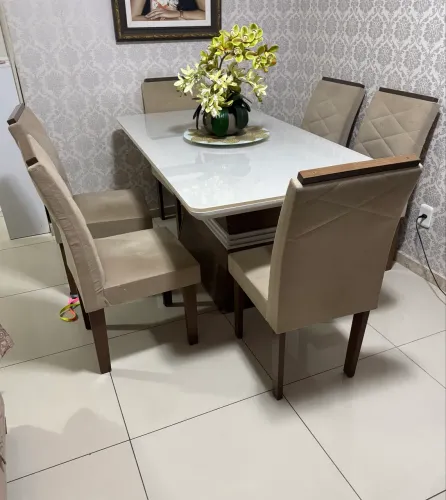 Conjunto de mesa com 6 cadeiras - MDF e tampo de vidro