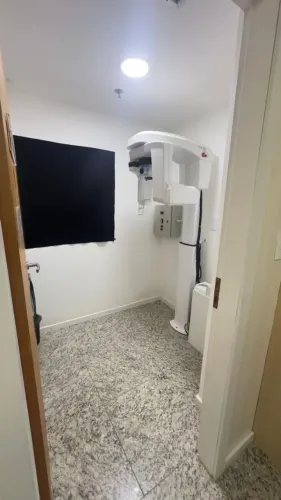 Clínica Odontológica com Equipamentos Modernos à Venda em JF