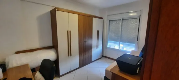 Guarda-Roupa - 6 portas e 4 gavetas