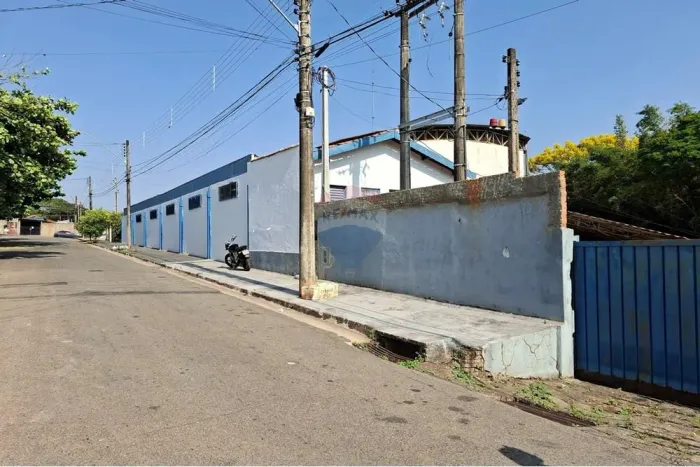 RE/MAX VENDE OU ALUGA 2 Galpões Industriais no mesmo terreno em Sao Joao da Boa Vista SP