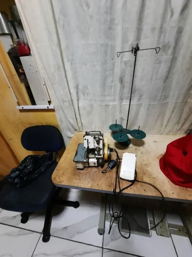 Máquina doméstica de costurar roupas  overlok 