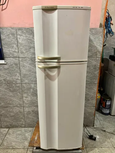 GELADEIRA ELECTROLUX 280L DUPLEX