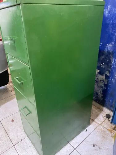 Gaveteiro de ferro