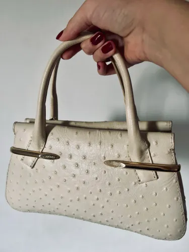 Bolsa Off-White couro Arezzo