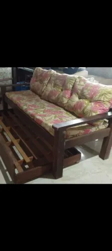 Sofá cama de madeira massaranduba