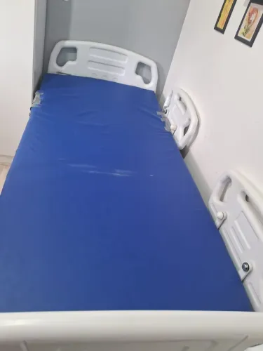 Cama hospitalar motorizada