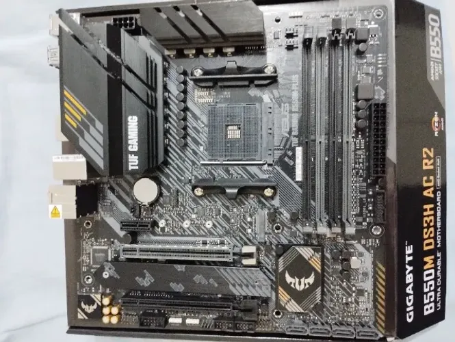 PLACA MÃE ASUS TUF GAMING B550 PLUS COM DEFEITO