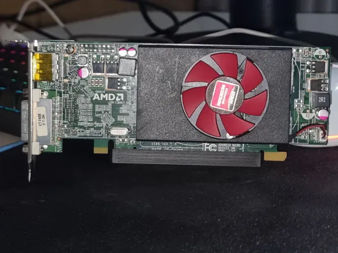 Placa de video AMD Radeon HD8490 1GB