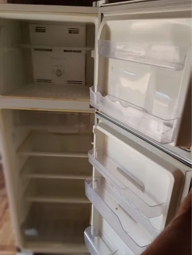 Consertos de geladeiras e lavadora de roupas e refrigeração em geral.