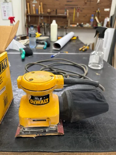Lixadeira orbital 220v Dewalt