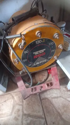 Vendo máquina de solta tri fazico 300 reais grande 