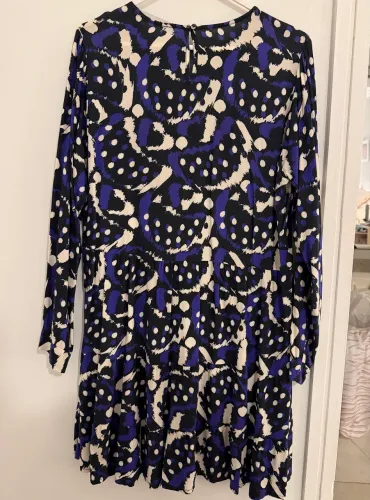 Vestido estampado roxo com preto e branco AMARO, tamanho M