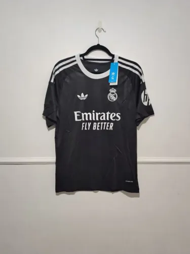 camisa Real Madrid preta