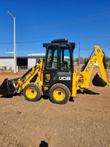 Mini Retroescavadeira JCB 1CX ano 2008 cabinada