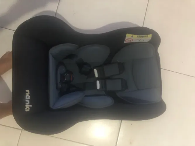 Vendo cadeirinha automotiva para criança.
