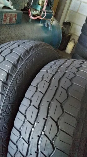 Par pneus 235 75 R 15 carga c Falken, ótimos
