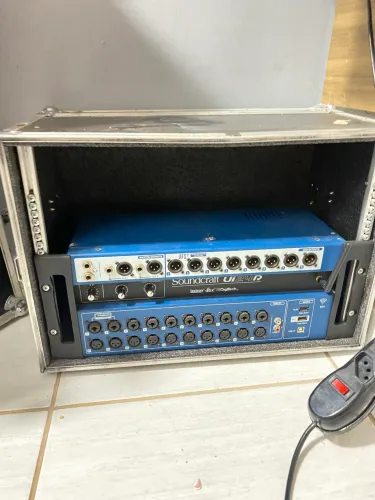Mesa digital Ui 24r segunda geração + Case 