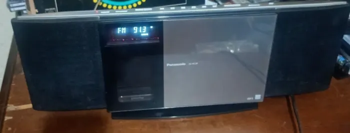 Rádio cd Panasonic modelo SC-HC30 