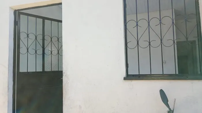 Aluga-se kitnet para CASAIS SEM FILHOS