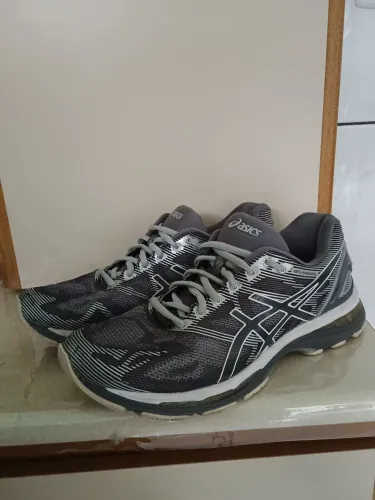 Tênis Asics semi novo
